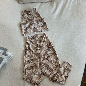 Floral Activewear Set- OFFLINE REAL ME HIGH WAISTED POCKET LEGGING